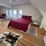 Deluxe Queen Rooms Downtown
